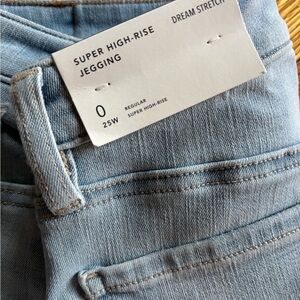 American Eagle Dream Stretch Super High-Rise Jegging